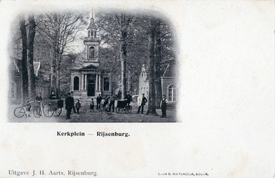 10213 Gezicht op de huizen aan het Kerkplein te Rijsenburg, met op de achtergrond de voorgevel van de R.K.-kerk St. ...